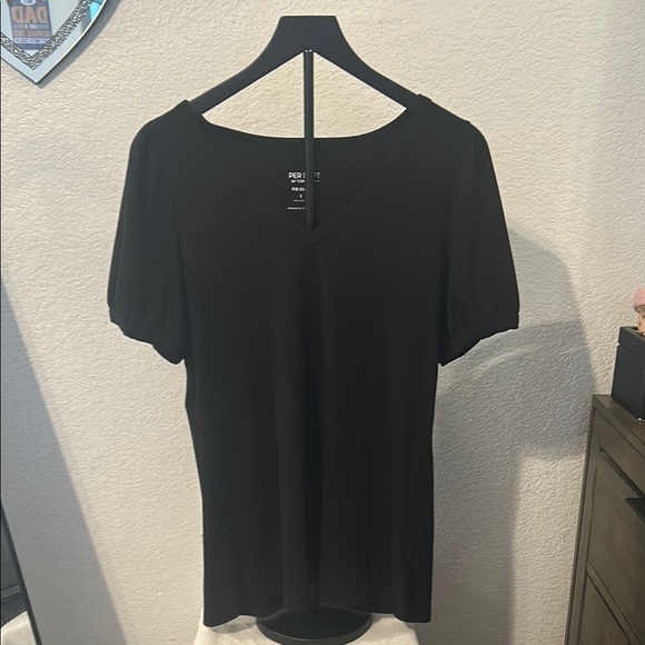 torrid Tops - Torrid Black Short Sleeve T shirt. With puff sleeves. Size 1